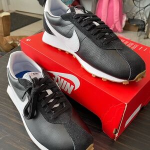 NIKE Woman’s LD-1000 Black/White Game Royal SIZE 11.5 woman’s 10 Men’s